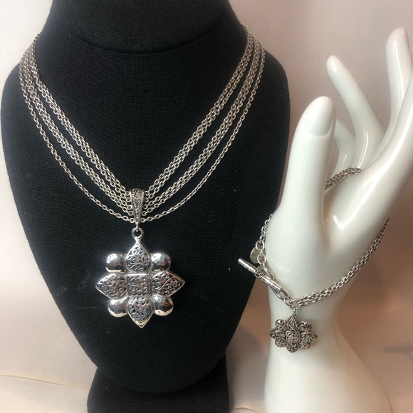 LOIS HILL Sterling Silver Reversible Multi-Strand Floral Charm & Toggle Bracelet - Picture 16 of 17